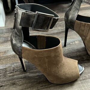 Brand new Guess Shilvy heels